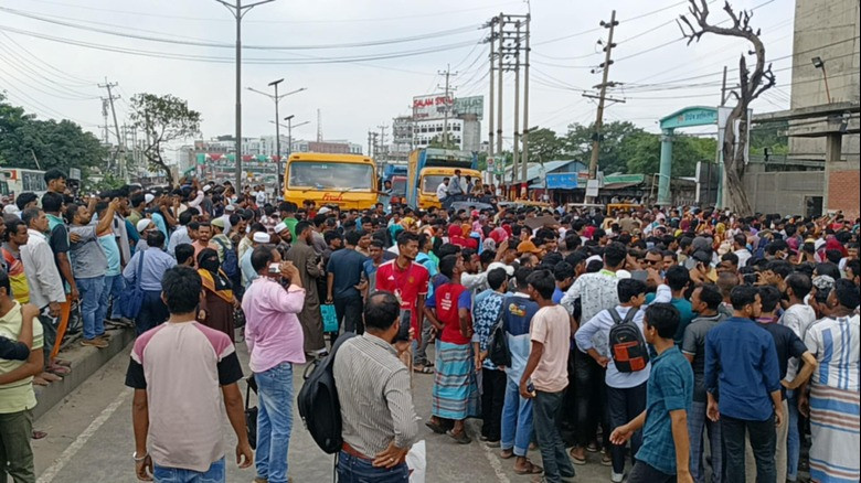 গার্মেন্টস শ্রমিকের মৃত্যুতে ঢাকা-চট্টগ্রাম মহাসড়ক অবরোধ