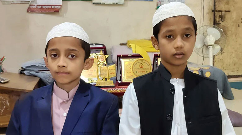 সাড়ে ৪ মাসে কোরআনে হাফেজ দুই শিক্ষার্থী...