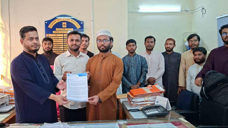 ১৩ দফা দাবিতে নোবিপ্রবি প্রশাসনকে শিবিরের স্মারকলিপি